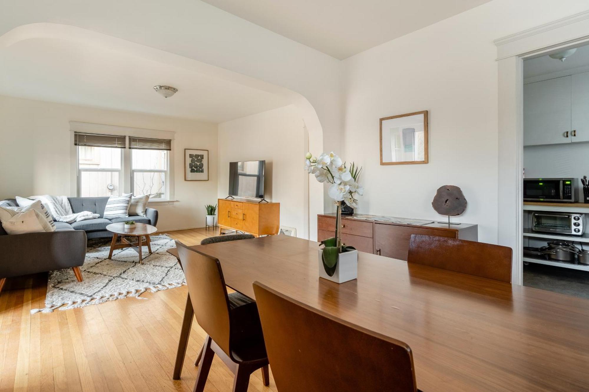 Collection - Heartofbuckman Midcentury Dream 86 Walkscore 3br * Portland