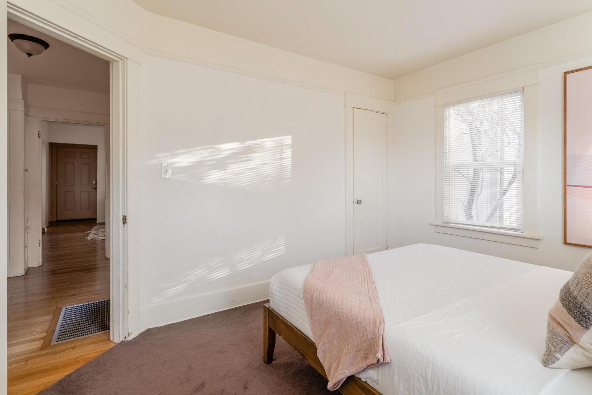 Collection - Heartofbuckman Midcentury Dream 86 Walkscore 3br